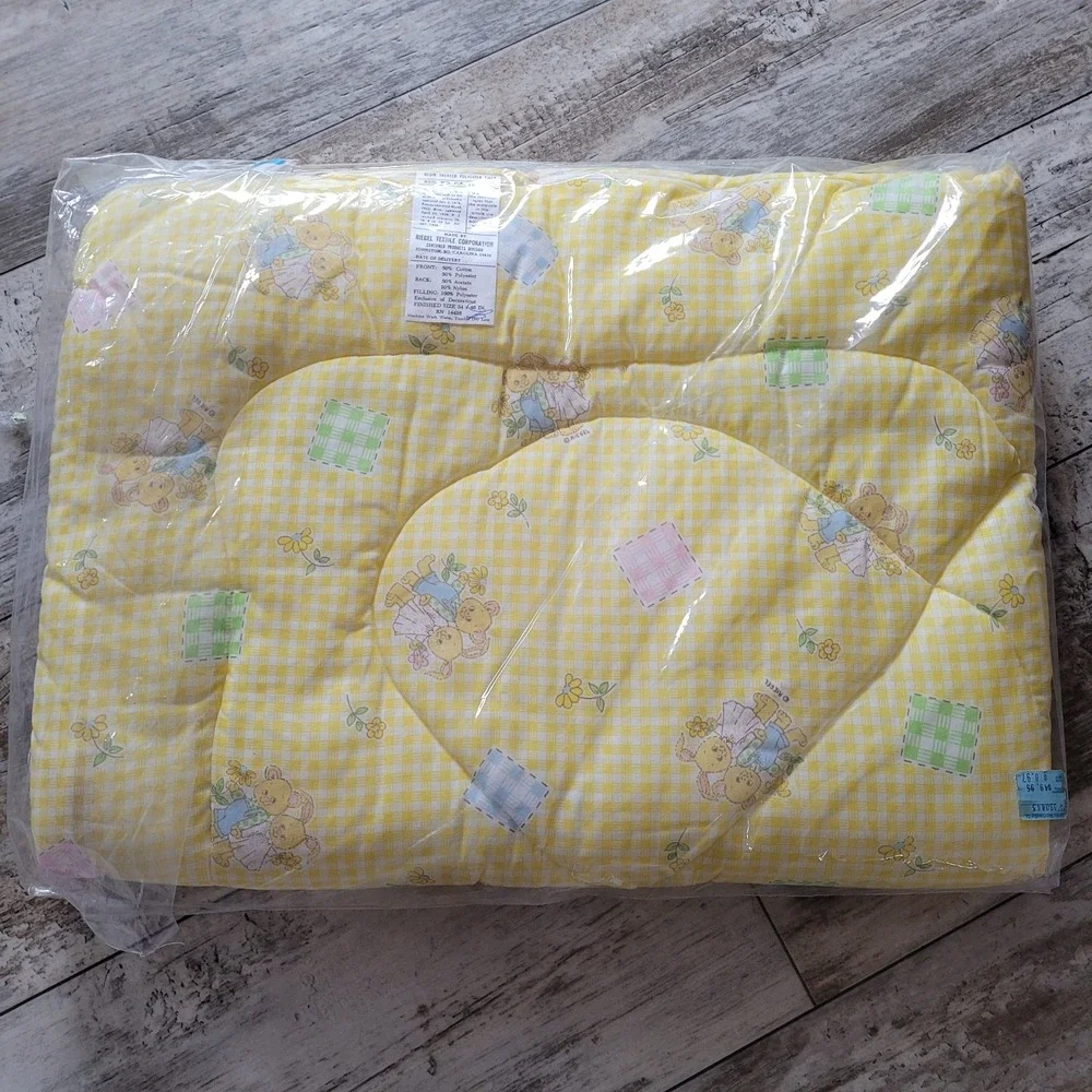 VNTG Riegel Babycare Zipper Quilt - Yellow Gingham Bear Print -‎ New Old Stock